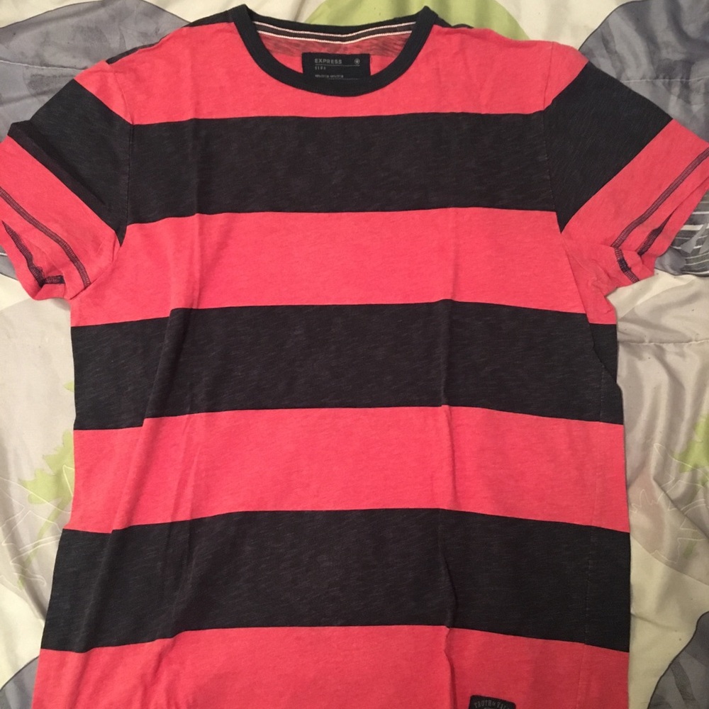 Men’s Express t shirt- medium